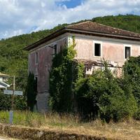 Casale da ristrutturare, 420 mq su oltre un ettaro