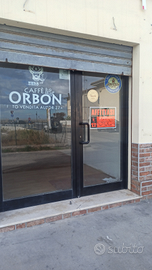 Locale fronte strada - vetrina visibile dalla SS16