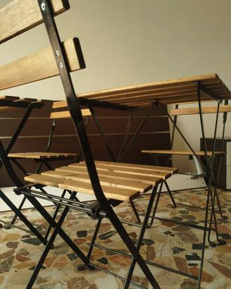Tavolo e sedie da balcone