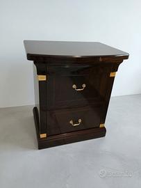 Coppia di comodini classici eleganti