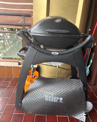 Barbecue Weber Q320 a gas con carrello