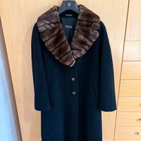 Cappotto stupendo con collo in vera pelliccia