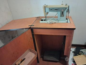 Macchina da cucire Singer con mobiletto 