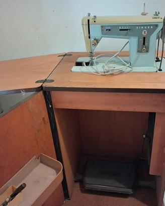 Macchina da cucire Singer con mobiletto 