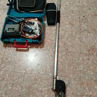 forbice potatura a batteria su asta