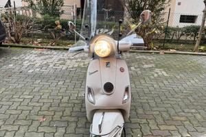 Vespa lx 150 Bianca