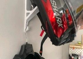 gancio da muro per casco e giacca