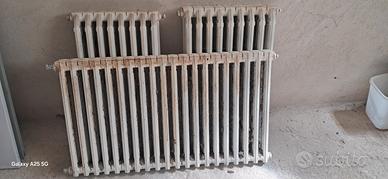  3 termosifoni in ghisa  come da foto