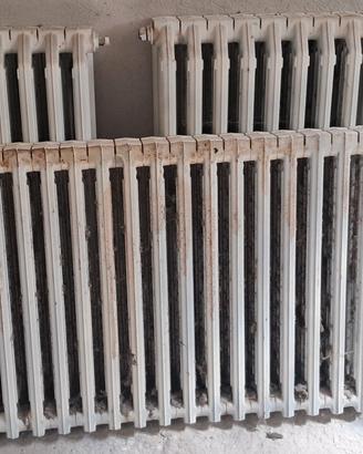  3 termosifoni in ghisa  come da foto