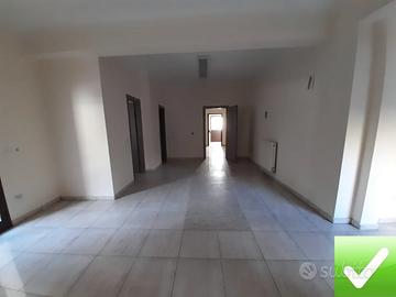 Locale Commerciale Categoria C1 Con Vetrina Fronte