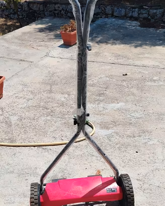 Taglia erba manuale
