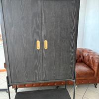 Mobile  porta bicchieri.
