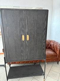 Mobile  porta bicchieri.