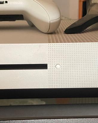 Xbox one s + controller  e carica controller
