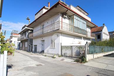 2 LOCALI A SAN BENEDETTO DEL TRONTO