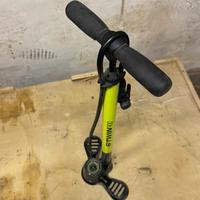 Pompa bici Btwin con manometro