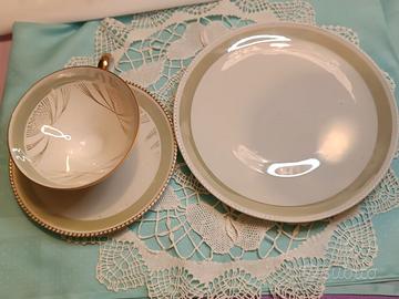 Tazza da te con piatto da dolce