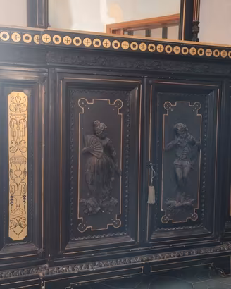 Antica credenza con specchiera in legno massello n