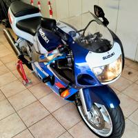 Suzuki GSX R 600 srad