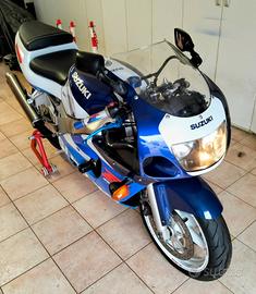 Suzuki GSX R 600 srad