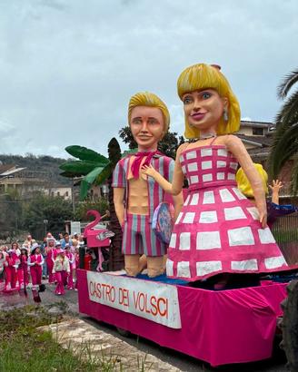 Carro Allegorico Tema Barbie e ken