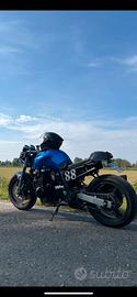Kawasaki zr7 cafe race 750