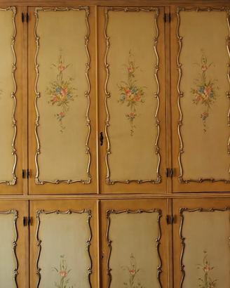 Armadio stile veneziano decorato 321x286