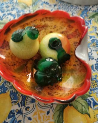 contenitore forma foglia in vetro con frutta in ve