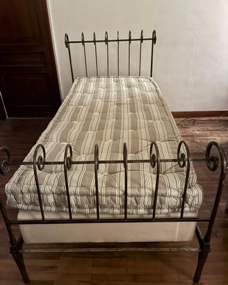 Letto singolo in ferro battuto