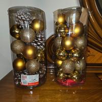 Set palline oro e pigne, decorazione natalizia