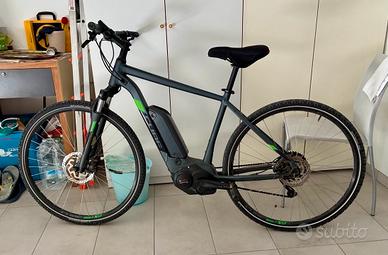 Bici elettrica trekking Cube cross hybrid 500 pro