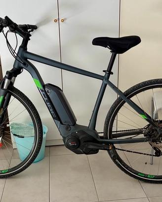 Bici elettrica trekking Cube cross hybrid 500 pro