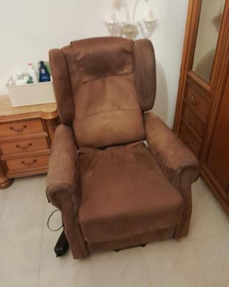 Poltrona elettrica per anziani