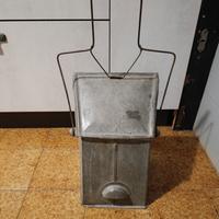  vecchio contenitore zincato per cenere