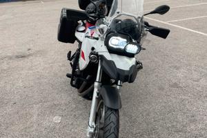 Moto bmw f650gs cilindrata 800