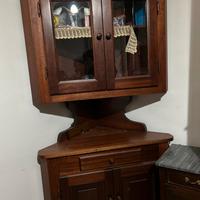 Mobile angolare con vetrina