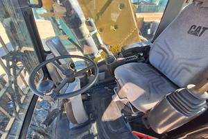 Caricatore gommato caterpillar m322d con polipo
