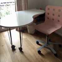 Scrittoio più sedia marca Ikea