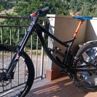 Bicicletta mountain-bike Downhill 