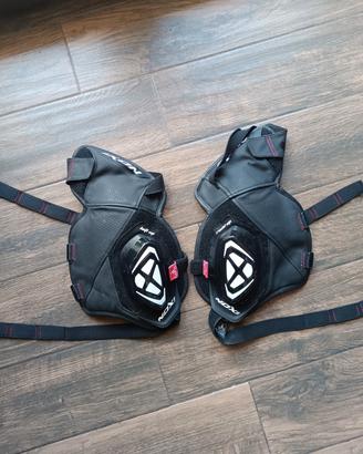 ginocchiere moto ixon con saponette