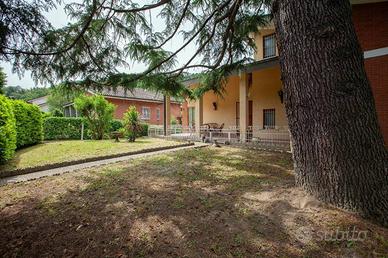 Villa di 400 m² con più di 5 locali e box auto dop