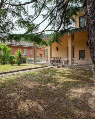 Villa di 400 m² con più di 5 locali e box auto dop