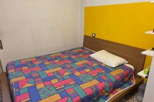 Stanza e bagno privato in villa in condivisione