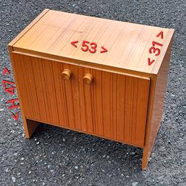 Comodino in legno
