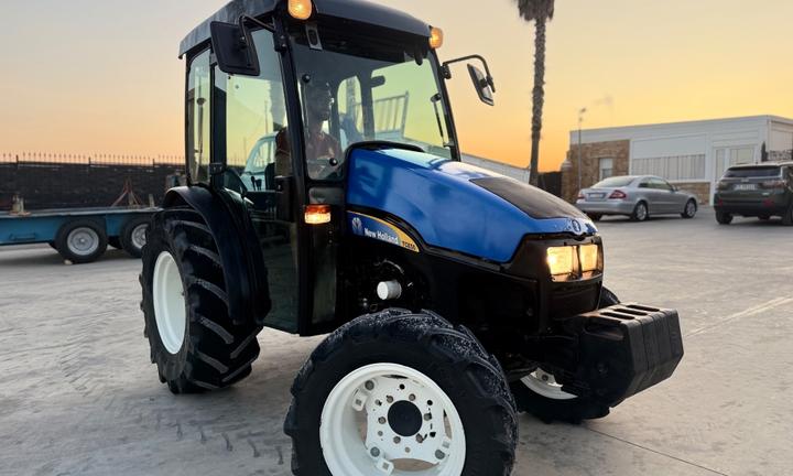 Trattore new HOLLAND TCE50 frutteto 40 km/h perfet