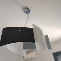 Lampadario moderno mod. sospeso in vetro.