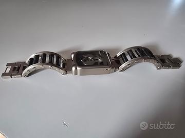 Orologio metallaro bianco e nero