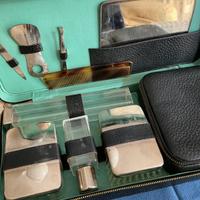Antico set da viaggio in vera pelle di foca