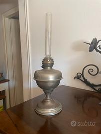 Lampada a petrolio antica metallo nichelato vetro