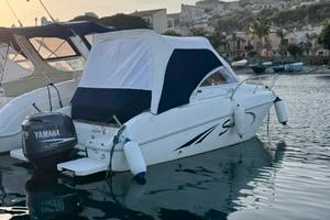 Barca Saver 590 cabin